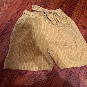 Waist tie striped shorts